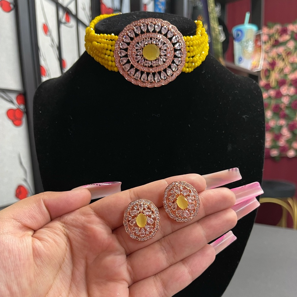 BEAUTIFUL AMERICAN DIAMOND YELLOW CHOKER SET